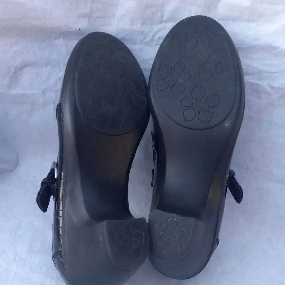 Easy Street Black Leather Side Zipper Slip On Low Heel Booties Size 6.5